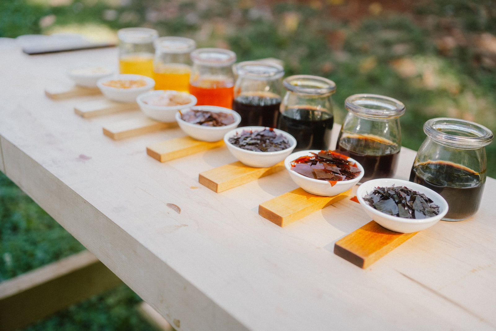 Dewaxed flakes range — workbench composition