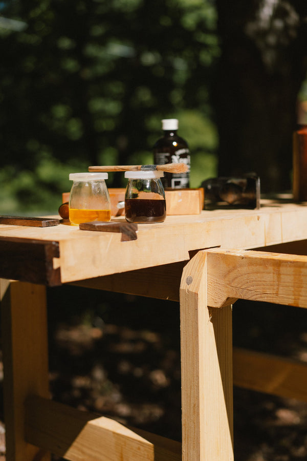 Lemon shellac flake — machine-processed pale-yellow wax-containing grade